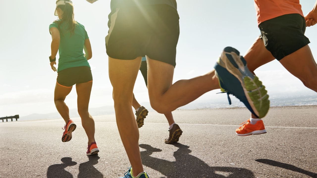 જ્યારે વધુ પરસેવો અને ઓછી પાણીની ખપતથી શરીરમાં બૅલેન્સ ખલેલ આવે છે, ત્યારે ખારા લક્ષણ વધારે અનુભવાય છે. (Image Credit Source: Social Media)
