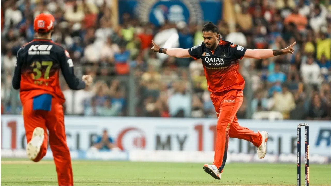 યશ દયાલ હાલમાં બે બળાત્કારના કેસનો સામનો કરી રહ્યો છે. એક કેસ ઉત્તર પ્રદેશના ગાઝિયાબાદમાં અને બીજો કેસ રાજસ્થાનના જયપુરમાં નોંધાયેલ છે. આ કાનૂની ગૂંચવણોની અસર તેની ક્રિકેટ કારકિર્દી પર પડી રહી છે.