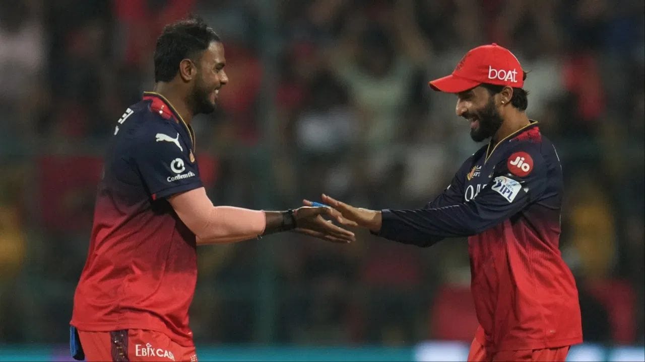 એક અહેવાલ મુજબ, યશ દયાલે ક્રિકેટથી પોતાને દૂર કરી દીધો છે. તેના બાળપણના કોચ પણ તેનો સંપર્ક કરી શકતા નથી. UPCAના એક અધિકારીએ એમ પણ જણાવ્યું હતું કે તેને સપ્ટેમ્બરમાં સેન્ટર ઓફ એક્સેલન્સ તરફથી ફોન આવ્યો હતો, પરંતુ તેઓ પણ તેનો સંપર્ક કરી શક્યા ન હતા. તેણે પોતાનો નંબર બદલી નાખ્યો છે.