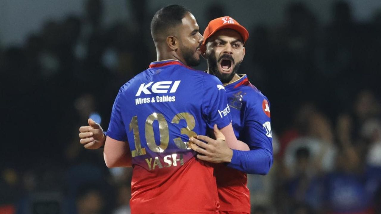 ગયા સિઝનમાં શાનદાર પ્રદર્શન કરીને RCBએ પ્રથમ વખત ટ્રોફી જીતી હતી, પરંતુ હવે પરિસ્થિતિ સંપૂર્ણપણે અલગ છે. અન્ય ટીમો હવે તેમને હરાવવા માટે વધુ તૈયારી સાથે આવશે. દરેક ટીમ માટે RCBને હરાવવું પ્રાથમિકતા બની જશે.