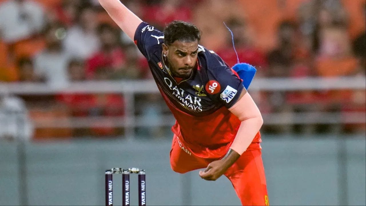 યશ દયાલ IPL 2024 થી RCB સાથે છે. તેણે છેલ્લા બે સિઝનમાં RCB માટે 29 મેચ રમી છે, જેમાં 28 વિકેટ લીધી છે. (PC: PTI/X/RCB)