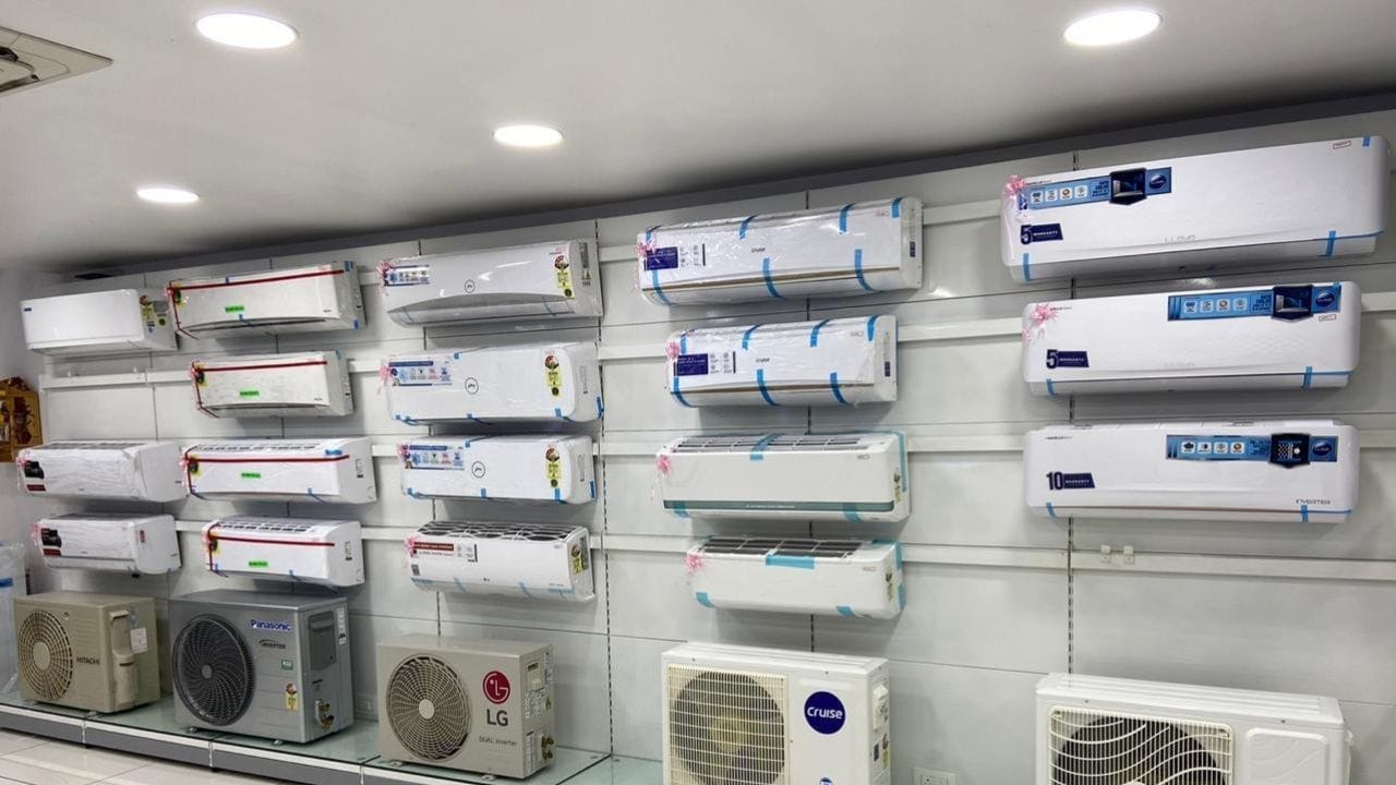 જો તમે ગયા વર્ષથી, એટલે કે, 2025 મોડેલનું 5-સ્ટાર એસી અથવા રેફ્રિજરેટર ખરીદો છો, તો તે 2026 માં નવા 5-સ્ટાર મોડેલ કરતાં થોડી વધુ વીજળીનો વપરાશ કરી શકે છે. જો કે, 2025 મોડેલ પર તમને જે ડિસ્કાઉન્ટ મળશે તે આ ખર્ચને આવરી લેશે.  (ફોટો ક્રેડિટ-સોશિયલ મીડિયા)