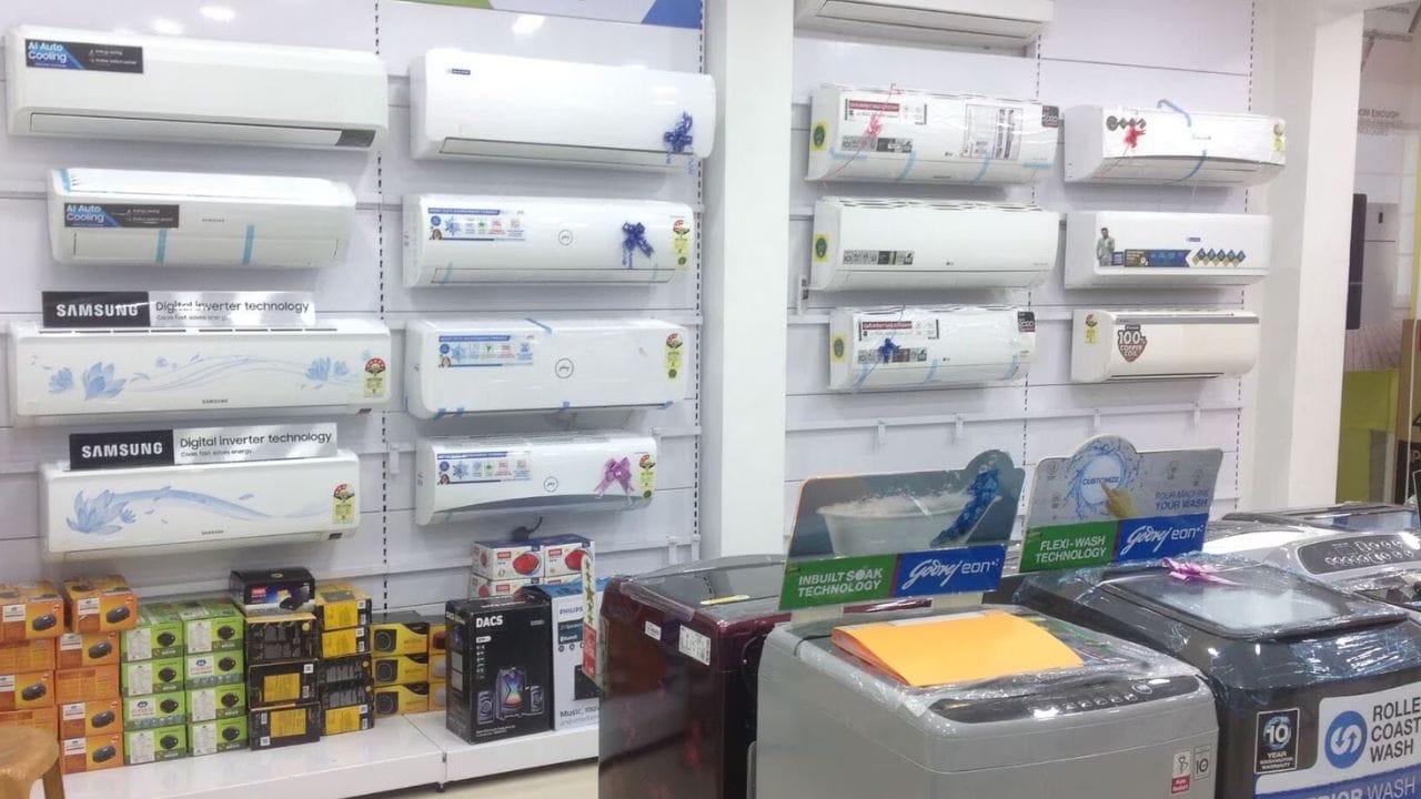 નવા BEE નિયમોને કારણે, 2026 મોડેલના AC અને રેફ્રિજરેટર વધુ મોંઘા થયા છે. AC ના ભાવમાં 10 ટકા સુધીનો વધારો થયો છે, અને રેફ્રિજરેટરના ભાવમાં 3 થી 5 ટકાનો વધારો થયો છે. તેથી, 2025 મોડેલ ખરીદવું વધુ ખર્ચ-અસરકારક હોઈ શકે છે. (ફોટો ક્રેડિટ-સોશિયલ મીડિયા)