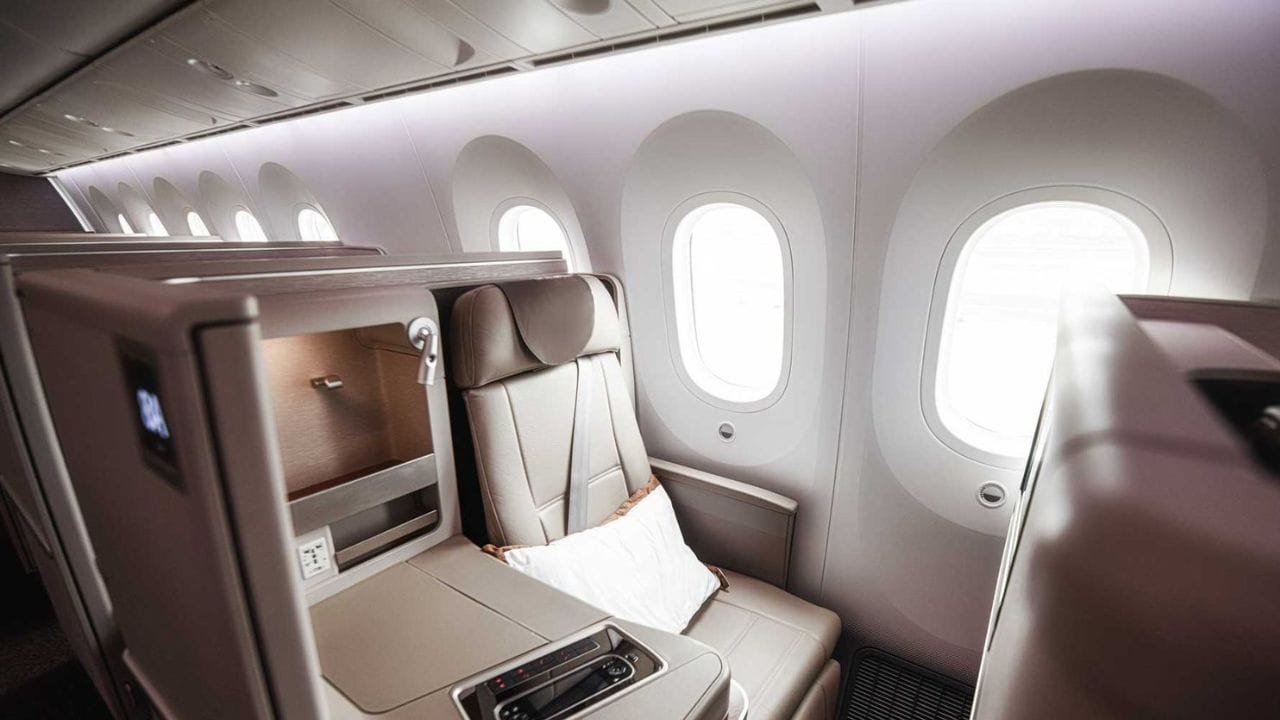 મંત્રાલયે એરલાઇન્સને એ પણ સૂચના આપી છે કે સમાન PNR (પેસેન્જર નેમ રેકોર્ડ) હેઠળ મુસાફરી કરતા મુસાફરોને એકસાથે બેસાડવામાં આવે અને શક્ય હોય ત્યાં તેમને બાજુની બેઠકો ફાળવવામાં આવે. આનાથી એવા પરિવારો અને જૂથોને રાહત મળશે તેવી અપેક્ષા છે જેમને ઘણીવાર એકબીજાની બાજુમાં બેઠકો મેળવવા માટે વધારાના પૈસા ચૂકવવા પડતા હતા. (ફોટો ક્રેડિટ-સોશિયલ મીડિયા)