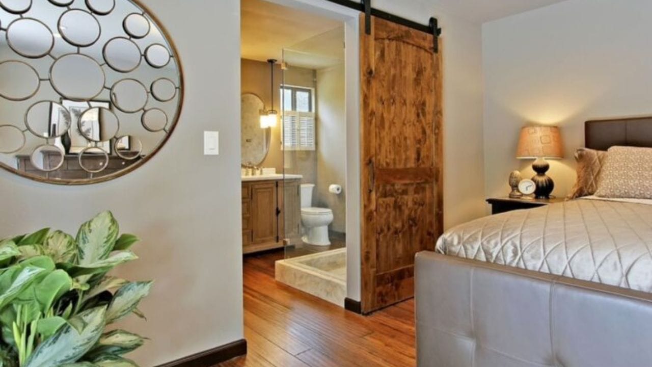 વાસ્તુમાં, બાથરૂમને પાણીનું તત્વ અને રાહુનું સ્થાન માનવામાં આવે છે, એક એવી જગ્યા જ્યાં નકારાત્મક ઉર્જા વધે છે. તેથી જો બેડરુમની સામે બાથરુમનું હોવું યોગ્ય માનવામાં આવતુ નથી. તે સિવાય મોટાભાગના લોકો રાતે બાથરુમનો દરવાજો અજાણતા ખુલ્લો છોડી દે છે જે નકારાત્મક ઉર્જાનો વધારો કરે છે.  તમારે આ બાબતો પર ખાસ ધ્યાન આપવું જોઈએ. વાસ્તુ ઉપાય: શું તમારું શૌચાલય તમારા પલંગની સામે છે? નકારાત્મકતા દૂર કરવા માટે આજે જ આ ફેરફારો કરો. (ફોટો ક્રેડિટ-સોશિયલ મીડિયા)