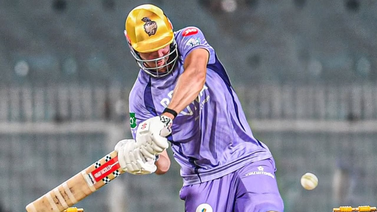 શરૂઆતની મેચમાં ગ્રીનનું આ નબળું પ્રદર્શન KKR માટે ચિંતાનો વિષય બન્યું છે, કારણ કે આટલી મોટી કિંમત સામે તેનું મેદાન પરનું યોગદાન અત્યારે શૂન્ય જેવું લાગી રહ્યું છે. હાલની પરિસ્થિતિ મુજબ, જ્યાં અજિંક્ય રહાણે 63 રન બનાવીને શાનદાર બેટિંગ કરી રહ્યો છે, ત્યાં ₹25.20 કરોડની માતબર રકમ મેળવનાર કેમેરોન ગ્રીન માત્ર 10 બોલમાં 18 રન બનાવીને આઉટ થઈ ગયો હતો.