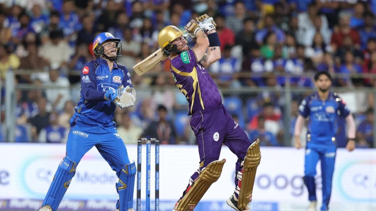 ઠાકુરના બોલ પર રૂધરફોર્ડના હાથે કેચ આપીને ગ્રીન સસ્તામાં પેવેલિયન ભેગો થયો હતો. હાલમાં મેચની પરિસ્થિતિ મુજબ, કોલકાતા નાઈટ રાઈડર્સની ટીમે આ મેચમાં શાનદાર બેટિંગ પ્રદર્શન કર્યું છે. ટીમે માત્ર 12.5 ઓવરમાં 2 વિકેટ ગુમાવીને 143 રન બનાવી લીધા છે. કેપ્ટન અજિંક્ય રહાણેએ જવાબદારીપૂર્વક બેટિંગ કરતા માત્ર 39 બોલમાં 3 ચોગ્ગા અને 5 છગ્ગાની મદદથી 67 રન ફટકારી અણનમ રહ્યો છે. તેની સાથે ફિન એલને પણ માત્ર 17 બોલમાં 37 રનની તોફાની ઈનિંગ રમી ટીમને મજબૂત શરૂઆત અપાવી હતી.