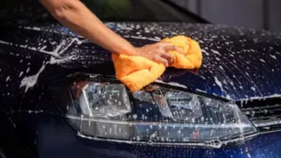 Car Wash Tips : તમારી કારની ચમકને નુકસાન ન પહોંચાડો, ઘરે કાર ધોતી વખતે આ ભૂલો પડી શકે છે મોંઘી