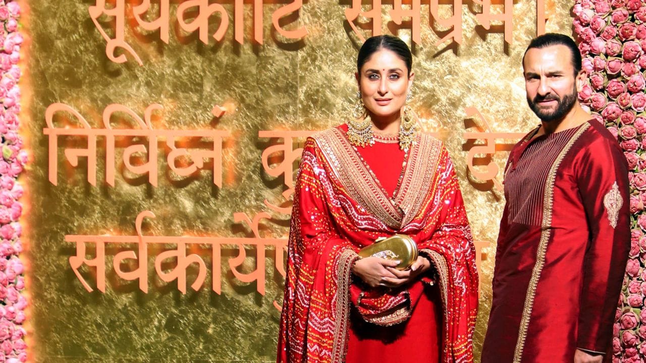 બોલિવુડનું પાવરફુલ કપલ કરીના કપુર ખાન અને સૈફ અલી ખાને પણ રજિસ્ટર વેડિંગ કર્યા હતા. આજે બંન્ને 2 બાળકોના પિતા પણ છે.