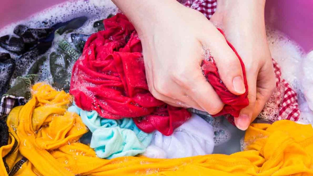 દિવસ અને રાતની ઊર્જા અલગ અલગ: વાસ્તુ શાસ્ત્ર અને જ્યોતિષશાસ્ત્ર અનુસાર, દિવસ અને રાત્રિની ઉર્જા અલગ અલગ હોય છે. ઉદાહરણ તરીકે, દિવસ સૂર્યની સકારાત્મક ઉર્જાથી શરૂ થાય છે, જ્યારે રાત્રિનો સમય નકારાત્મક શક્તિઓ અને આસુરી ઉર્જાનો સમય માનવામાં આવે છે. (ફોટો ક્રેડિટ-સોશિયલ મીડિયા)