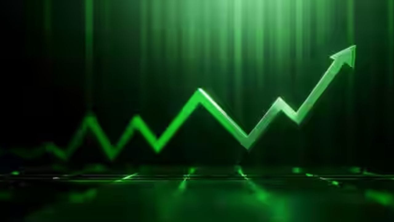 અદાણી પોર્ટ્સ 2.13% વધ્યા છે, અને રિલાયન્સ ઇન્ડસ્ટ્રીઝ લગભગ 2.08% વધ્યા છે, જે ફાયદાને વધુ વેગ આપે છે. નિફ્ટી ઓઇલ એન્ડ ગેસ અને નિફ્ટી એનર્જી ઇન્ડેક્સ 1.5% થી વધુના ફાયદા સાથે ટ્રેડ કરી રહ્યા છે.(ફોટો ક્રેડિટ- સોશિયલ મીડિયા)