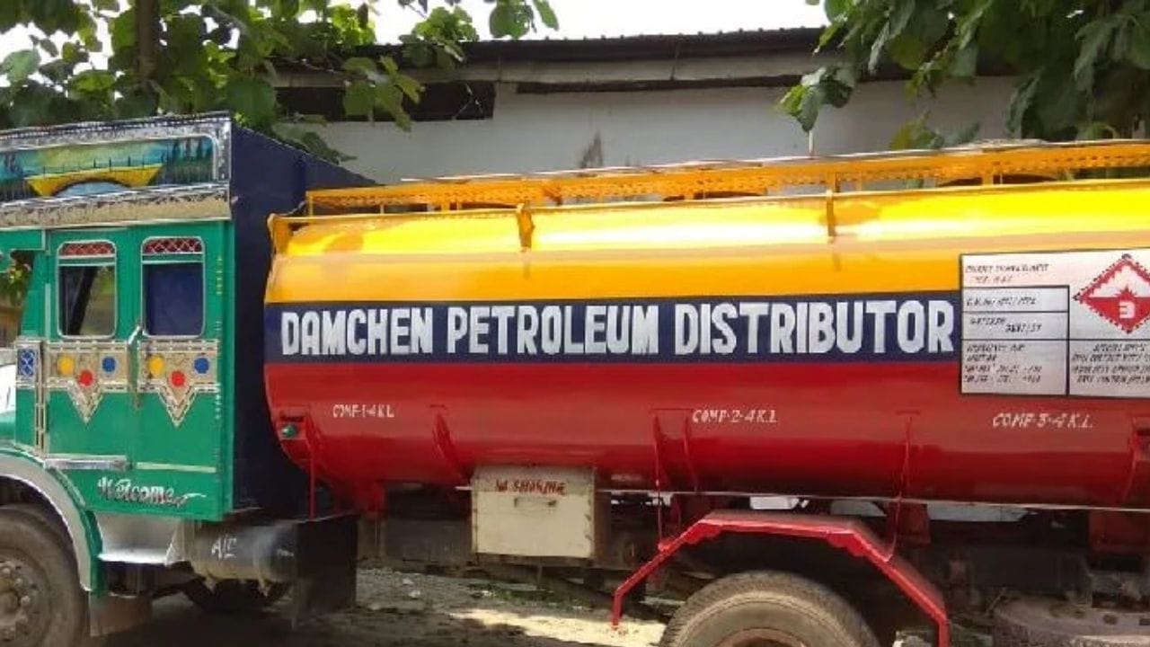 ઓઇલ ટેન્કરો સતત હલચલ, કંપન અને બાહ્ય દબાણનો ભોગ બને છે. ગોળાકાર આકાર વધુ માળખાકીય સ્થિરતા પ્રદાન કરે છે, જેનાથી ટેન્કર સરળતાથી દબાણનો સામનો કરી શકે છે.
