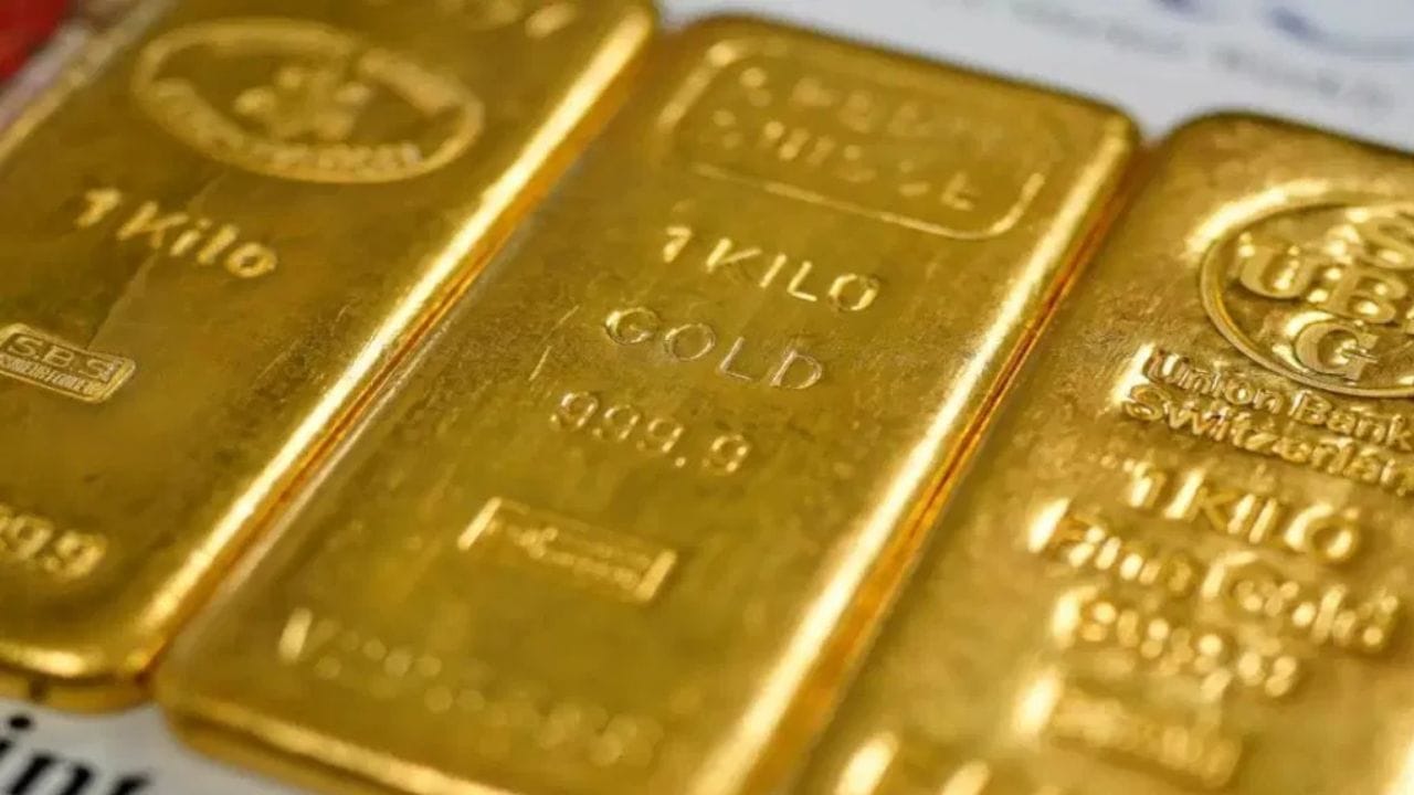 માર્ગોમાંથી એક - હોર્મુઝની સામુદ્રધુની હાલમાં બંધ છે. વિશ્વના તેલ અને ગેસ પુરવઠાનો લગભગ 20% આ માર્ગ પરથી પસાર થાય છે. ઈરાનના ઇસ્લામિક રિવોલ્યુશનરી ગાર્ડ કોર્પ્સે હોર્મુઝની સામુદ્રધુનીમાં દરિયાઈ માર્ગ પર નિયંત્રણ મેળવ્યાનો દાવો કર્યો છે. પરિણામે, વૈકલ્પિક માર્ગોનો ઉપયોગ કરતા શિપમેન્ટ તેમના ઇચ્છિત સ્થળો સુધી પહોંચવામાં વિલંબ અનુભવી રહ્યા છે. ( ફોટો ક્રેડિટ- File Image)