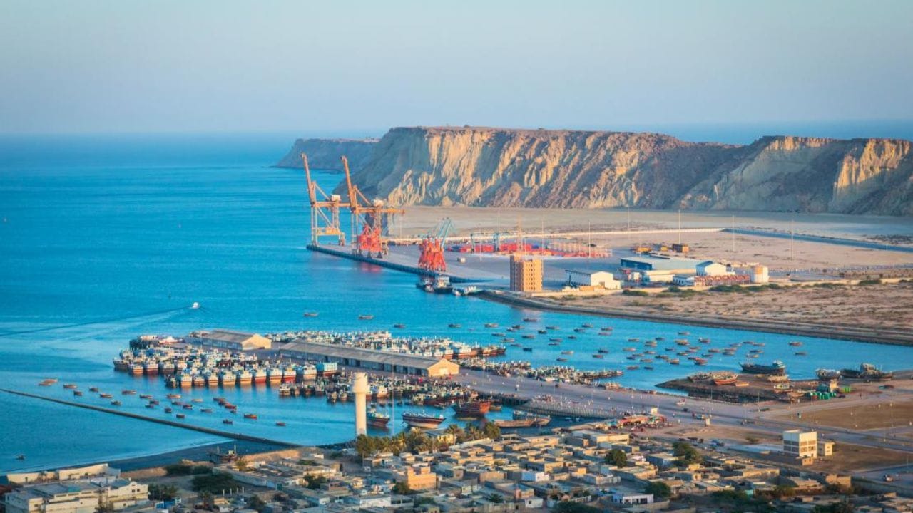 ભવિષ્યમાં આ ભંડારોને ફરીથી ભરવા પડશે, જેના કારણે તેલની માંગ ફરી વધશે અને કિંમતો ઊંચા સ્તરે જળવાઈ રહેશે. ભારત પોતાની જરૂરિયાતનું 85% થી વધુ કાચું તેલ આયાત કરે છે. તેલની કિંમતોમાં 10 ડોલરનો પણ વધારો ભારતની ચાલુ ખાતાની ખાધ (CAD) અને ઘરેલું મોંઘવારીને સીધી રીતે અસર કરે છે. જો તેલ 150 ડોલર સુધી પહોંચે છે, તો પેટ્રોલ-ડીઝલના ભાવમાં ભારે ઉછાળાની સાથે રૂપિયો પણ નબળો પડી શકે છે.