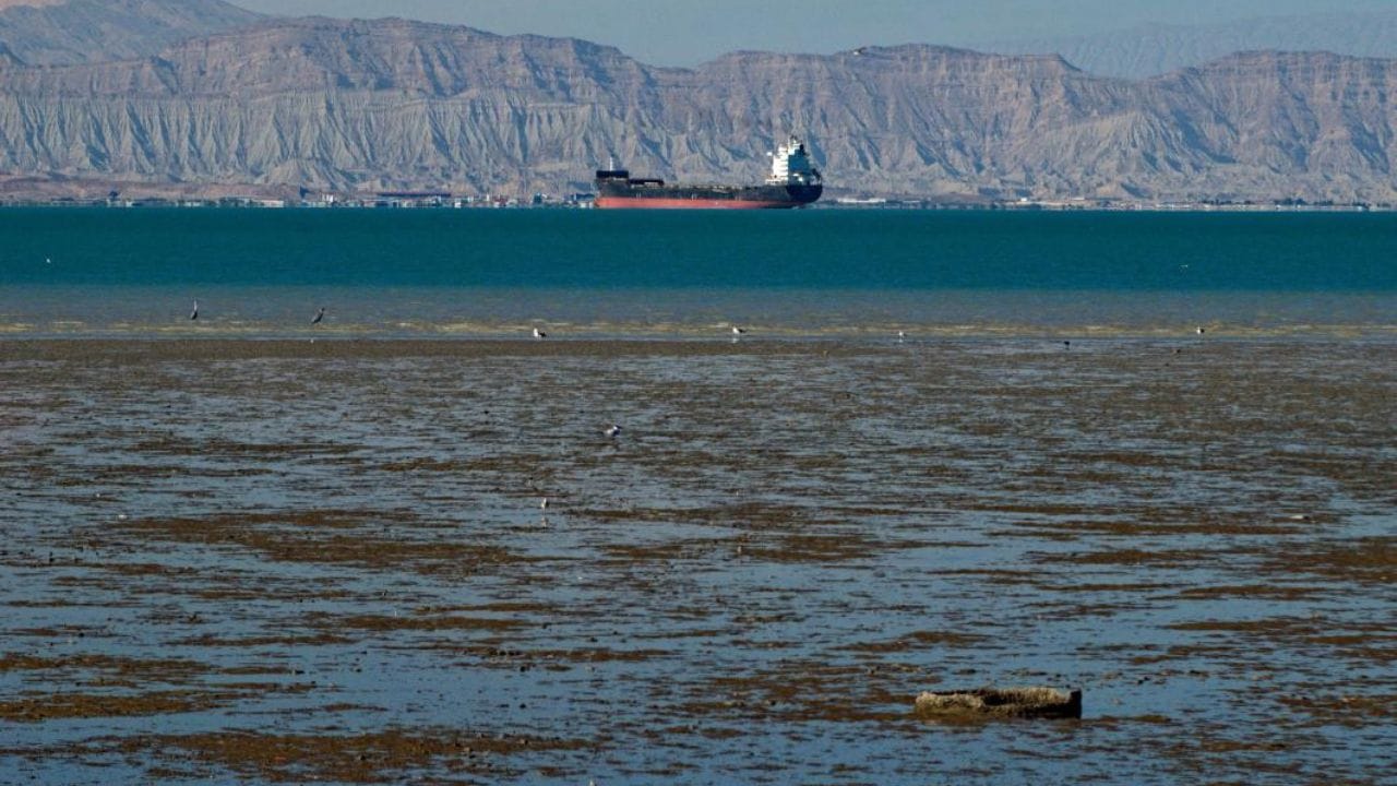 નુવામાના અહેવાલમાં ચેતવણી આપવામાં આવી છે કે, જો તણાવ વધુ વધશે, તો આગામી એક થી બે મહિનામાં તેલની કિંમતો 110 થી 150 ડોલરની વચ્ચે પહોંચી શકે છે. જો કે, 150 ડોલરનું સ્તર 'ડિમાન્ડ ડિસ્ટ્રક્શન' (માંગમાં ઘટાડો) નું કારણ પણ બનશે, કારણ કે આટલું મોંઘું તેલ ખરીદવું ઘણા દેશોની અર્થવ્યવસ્થા માટે ક્ષમતા બહારની વાત હશે. 