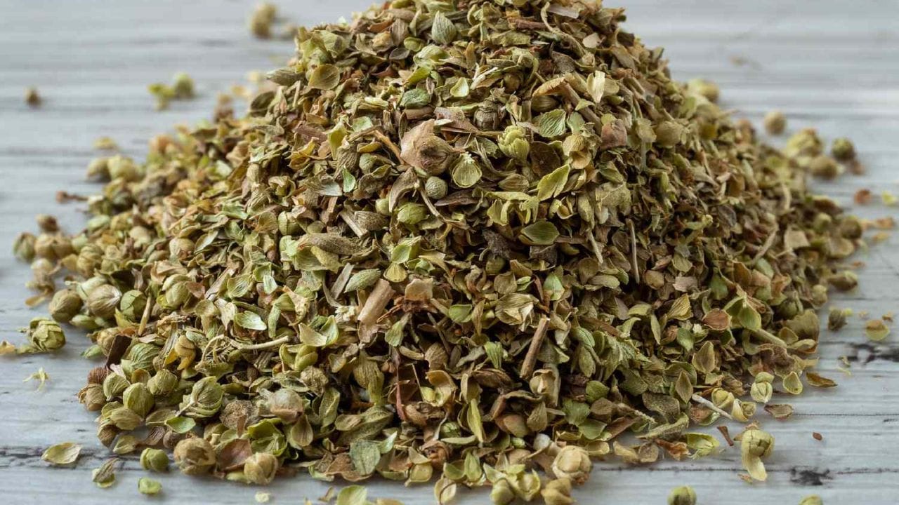 સૂર્યપ્રકાશ અને ગરમીથી દૂર રહો: ઓરેગાનોને ગેસ સ્ટવ પાસે સીધા સૂર્યપ્રકાશમાં અથવા ગરમ વિસ્તારમાં સંગ્રહિત કરશો નહીં. તેને ઠંડી, સૂકી જગ્યાએ સંગ્રહિત કરવાથી તે લાંબા સમય સુધી તાજું રહે છે.
