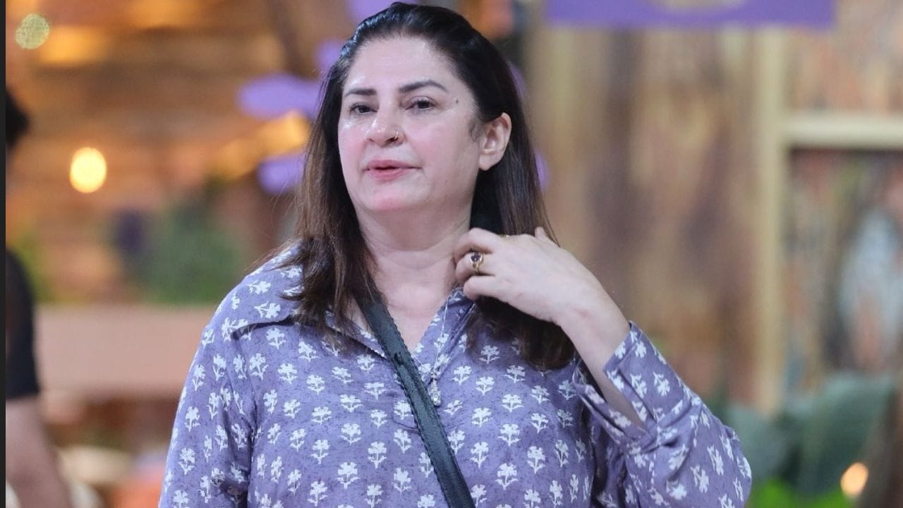  બોલીવુડ અભિનેત્રી કુનિકા સદાનંદ ઘણીવાર પોતાના અંગત જીવન વિશે ખુલીને બોલતી જોવા મળે છે. બિગ બોસ 19 માં પોતાના કાર્યકાળ દરમિયાન, અભિનેત્રીએ અનેક પ્રસંગોએ પોતાના સંબંધોની પણ ચર્ચા કરી હતી. હવે, ફરી એકવાર, અભિનેત્રી પોતાના રોમેન્ટિક જીવનને લઈને ચર્ચામાં આવી છે. (ફોટો ક્રેડિટ-સોશિયલ મીડિયા)