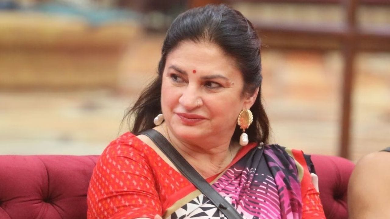 હું એક આધુનિક પરિવારમાંથી આવી હતી - એક વાયુસેના અધિકારીના પરિવારમાંથી - પરંતુ મારા લગ્ન એક મારવાડી પરિવારમાં થયા હતા, જ્યાં મારે કડક રિવાજો અને પરંપરાઓનું પાલન કરવાની જરૂર હતી. મારે આખો દિવસ ઘુંઘટ ઓઢીને રહેવું પડ્યું, જે મારી જીવનશૈલીમાં મોટો ફેરફાર દર્શાવે છે." (ફોટો ક્રેડિટ-સોશિયલ મીડિયા)