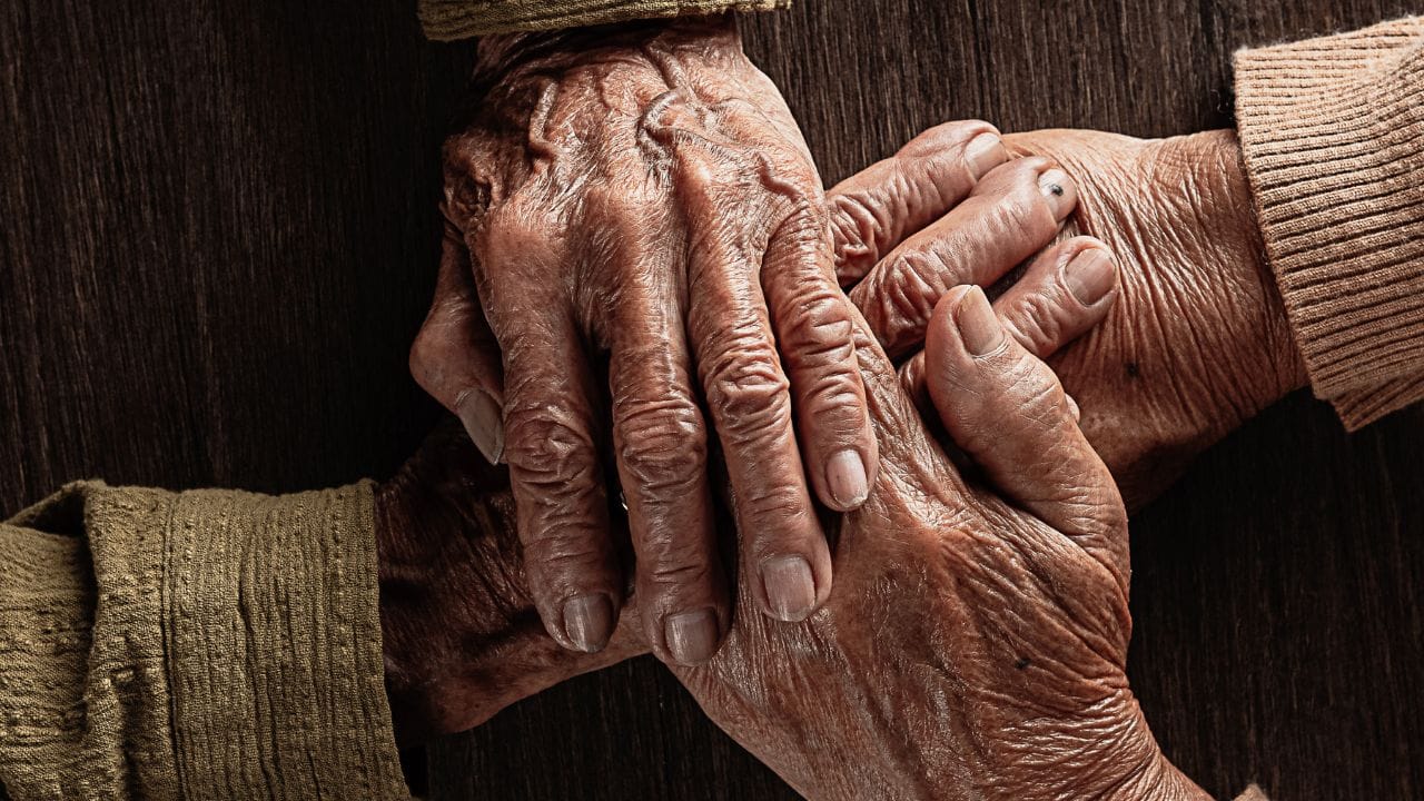 જો કોઈ વૃદ્ધ વ્યક્તિને કોઈ બાળકો ન હોય, તો પણ જો તેમની મિલકત અથવા સંપત્તિનો ઉપયોગ સંબંધીઓ દ્વારા કરવામાં આવતો હોય તો તેઓ ભરણપોષણનો દાવો દાખલ કરી શકે છે. વૃદ્ધ વ્યક્તિની સંભાળ માટે માલિક અથવા વારસદારો પર દાવો કરી શકાય છે. આ દાવો કરવા માટે તે સ્વતંત્ર છે.