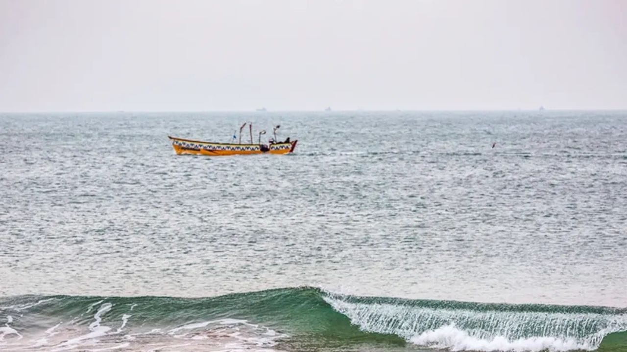  તમને જણાવી દઈએ કે, એક લોકવાયકા પ્રમાણે ભગવાન કૃષ્ણ સ્વયં રુકમણીની વિનંતી તેમનું અપહરણ કરી અહીં મંદિરમાં આવી એમની સાથે પરણ્યા હતા. તે પ્રસંગની યાદમાં દર વર્ષે અહીં માધવરાયનો મેળો યોજવામાં આવે છે. 