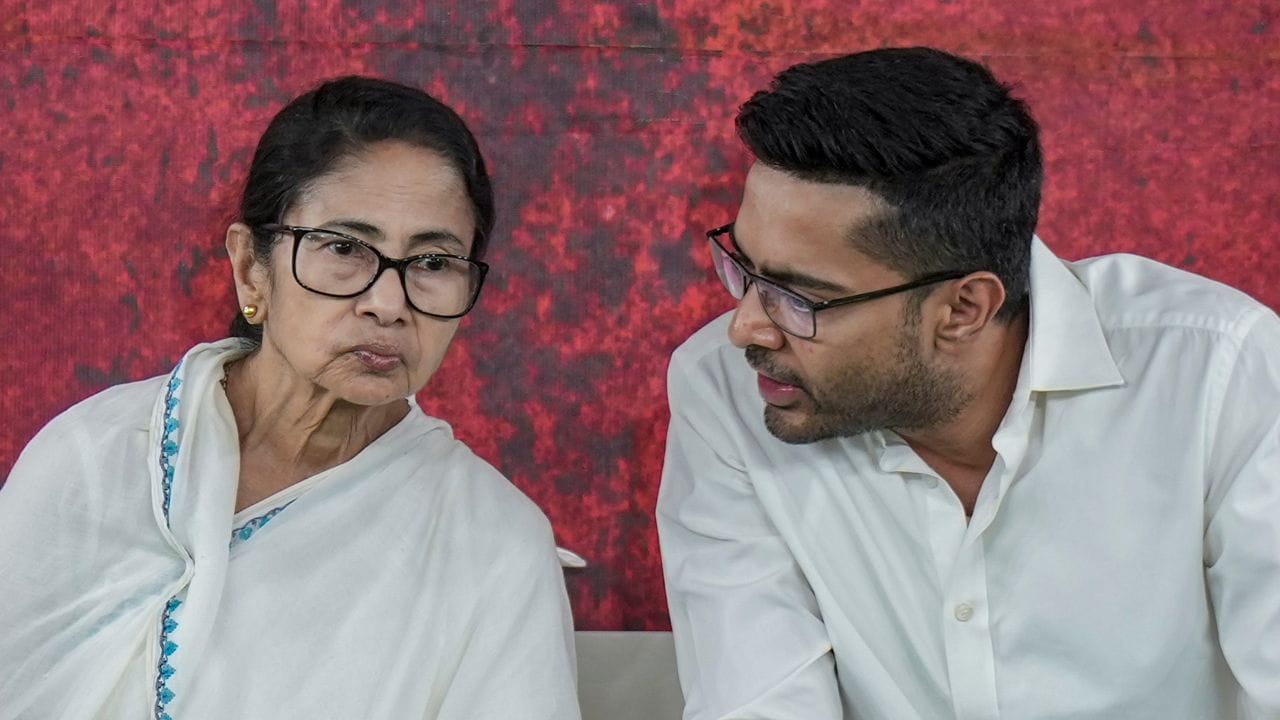 અત્યાર સુધીમાં તેમના દ્વારા લખાયેલા અસંખ્ય પુસ્તકો પ્રકાશિત થયા છે.