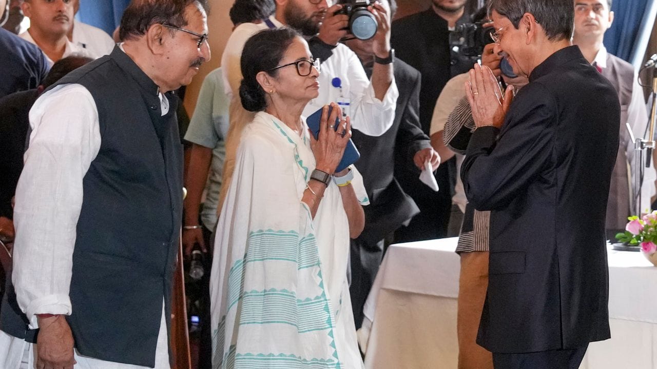 પશ્ચિમ બંગાળના મુખ્યમંત્રી મમતા બેનર્જી એક સરળ પણ ઉચ્ચ શિક્ષિત મુખ્યમંત્રી છે. 