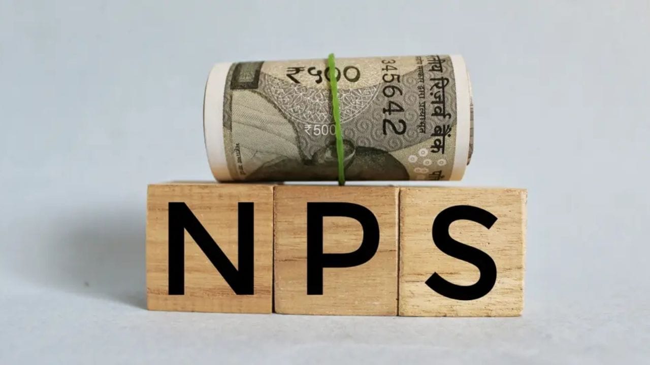 NPS ચાર્જમાં ફેરફાર: PFRDA એ NPS સાથે સંકળાયેલ PoP ચાર્જ માળખામાં પણ સુધારો કર્યો છે. બિન-સરકારી સંસ્થાઓના કર્મચારીઓ માટે, વાર્ષિક ચાર્જ એસેટ્સ અંડર મેનેજમેન્ટ (AUM) ના 0.20% પર નક્કી કરવામાં આવ્યો છે. આ ચાર્જ NAV ના આધારે ગોઠવવામાં આવશે અને દર ક્વાર્ટરમાં PoP ને ચૂકવવામાં આવશે. જો કે, આ ચાર્જ નિષ્ક્રિય ખાતાઓ પર લાગુ થશે નહીં. ( ફોટો ક્રેડિટ-સોશિયલ મીડિયા)