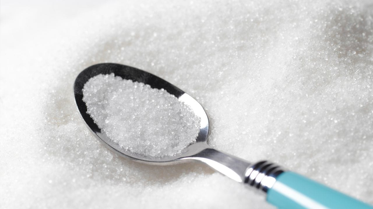 ખાંડ ખાવાથી મગજમાં ડોપામાઇન મુક્ત થાય છે. તેથી, ખાંડ છોડી દેવાથી શરૂઆતમાં તમને ખુશીનો અનુભવ થઈ શકે છે.(Image credit -GettyImages)

