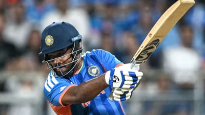 Breaking T20 WC Semifinals: વાનખેડેમાં સંજુ સેમસનની ‘આતિશબાજી’: ઇંગ્લેન્ડ સામે પાવરપ્લેમાં ભારતે ઝૂડ્યા 67 રન, અભિષેક શર્મા સસ્તામાં આઉટ