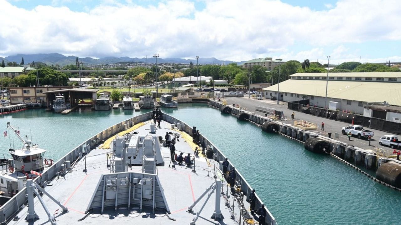 GST નો વધારાનો ખર્ચ: જહાજની જાળવણી (Maintenance) અને સમારકામ (Repair) જેવી અનિવાર્ય સેવાઓ પર લાગતો GST ભારતીય જહાજોના સંચાલન ખર્ચમાં અનેકગણો વધારો કરે છે, જે તેમને વૈશ્વિક હરીફાઈમાં પછાડે છે.
