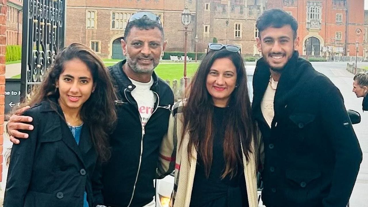 2019માં સિતાંશુ કોટકે રાહુલ દ્રવિડનું સ્થાન લીધું હતું. 2019માં રાહુલ દ્રવિડ નેશનલ ક્રિકેટ એકેડેમીના વડા બન્યા ત્યારે, કોટકે ઇન્ડિયાએ માટે કોચિંગની જવાબદારી સંભાળી હતી. હવે, કોટકને ટીમ ઇન્ડિયા સાથે જોડવામાં આવ્યા છે.