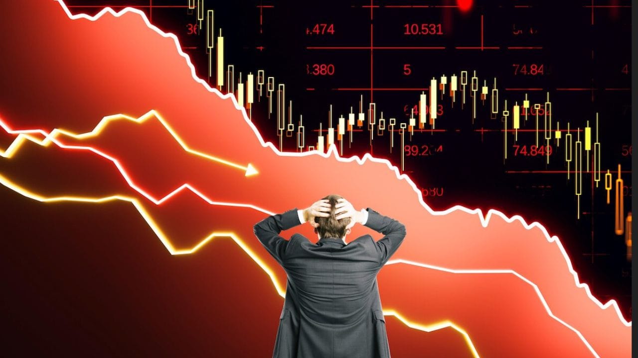 મધ્ય પૂર્વ યુદ્ધ વચ્ચે તેલ કટોકટીને કારણે, શેરબજાર પણ ચાલુ તેલ હડતાળનો સામનો કરી રહ્યું છે, અને તેમાં સુધારાના કોઈ સંકેત દેખાતા નથી. અઠવાડિયાના ચોથા ટ્રેડિંગ દિવસે, BSE સેન્સેક્સ 76,369 પર ખુલ્યો, જે તેના અગાઉના બંધ 76,863 થી નીચે હતો, અને થોડીવારમાં 978 પોઈન્ટ ઘટીને 75,871 પર પહોંચી ગયો. (ફોટો ક્રેડિટ- સોશિયલ મીડિયા)