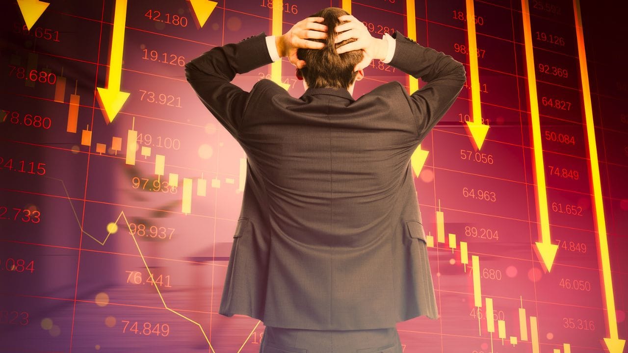 વિદેશી બજારોમાંથી શેરબજારમાં ઘટાડાના સંકેતો પહેલાથી જ દેખાઈ રહ્યા હતા. જ્યારે યુએસ શેરબજારોમાં પાછલા ટ્રેડિંગ દિવસે તીવ્ર ઘટાડો જોવા મળ્યો હતો, ત્યારે એશિયન શેરબજારો પણ ગુરુવારે તૂટી પડ્યા હતા. નિફ્ટી પણ 180 પોઈન્ટથી વધુ નીચે ટ્રેડ થઈ રહ્યો હતો. આ વૈશ્વિક નકારાત્મક સંકેતોને કારણે, ભારતીય શેરબજાર ખુલતાની સાથે જ તૂટી પડ્યું. (ફોટો ક્રેડિટ- સોશિયલ મીડિયા)