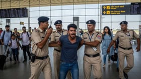 મારી પાસે બોમ્બ છે, તેમ કહેતા જ એરપોર્ટ પર થઈ દોડાદોડી, Video