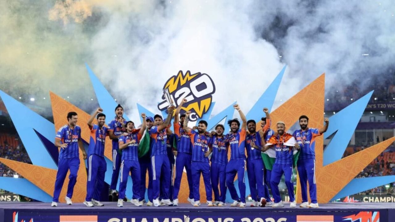 ટીમ ઇન્ડિયાએ ઘરઆંગણે T20 વર્લ્ડ કપ જીતવાની સિદ્ધિ પણ હાંસલ કરી, જે અગાઉ અજોડ સિદ્ધિ હતી. આ ઐતિહાસિક પ્રદર્શન બાદ, ટીમ ઇન્ડિયાને ઇન્ટરનેશનલ ક્રિકેટ કાઉન્સિલ (ICC) તરફથી રેકોર્ડબ્રેક ઇનામી રકમ મળી છે. (ફોટો ક્રેડિટ - સોશિયલ મીડિયા)
