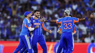 અમદાવાદના નરેન્દ્ર મોદી સ્ટેડિયમમાં રમાયેલી રોમાંચક ફાઇનલમાં, ભારતીય ક્રિકેટ ટીમે ન્યુઝીલેન્ડને હરાવીને ICC T20 વર્લ્ડ કપ 2026 જીત્યો છે. આ સાથે, ભારતીય ટીમ ત્રણ વખત ટુર્નામેન્ટ જીતનાર પ્રથમ ટીમ બની છે. જ્યારે ન્યૂઝીલેન્ડ ફાયનલ મેચ જીતી શક્યુ નથી, પણ તેમ છત્તા ન્યુઝીલેન્ડની ટીમને કરોડોની પ્રાઈઝમની મળી છે. (ફોટો ક્રેડિટ - સોશિયલ મીડિયા)