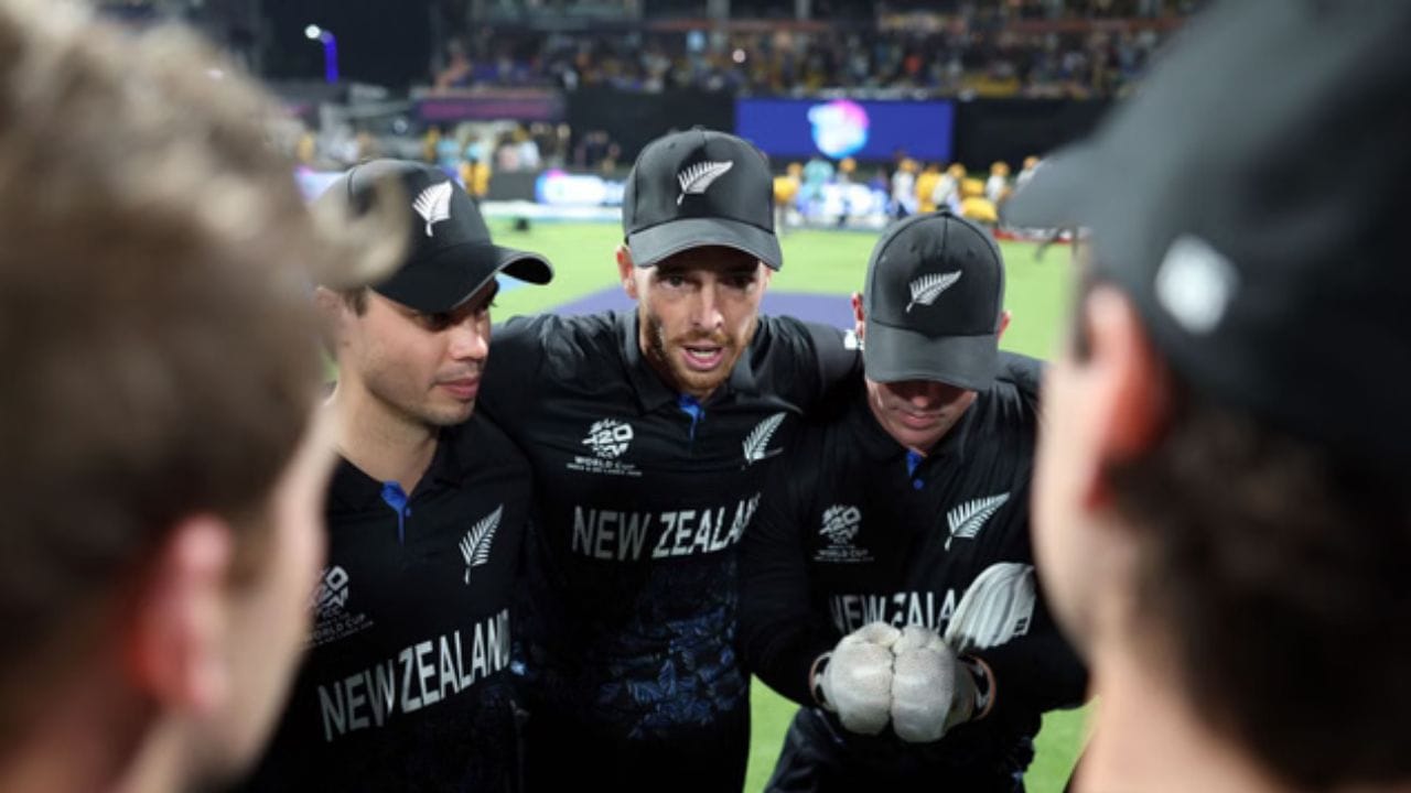 રનર-અપ એટલે કે ન્યુઝીલેન્ડની ટીમને પણ $1.6 મિલિયન (આશરે ₹14.65 કરોડ) મળ્યા છે. આનો અર્થ એ છે કે ન્યુઝીલેન્ડે હારીને પણ મોટી પ્રાઈઝ મની મેળવી છે.(ફોટો ક્રેડિટ - સોશિયલ મીડિયા)