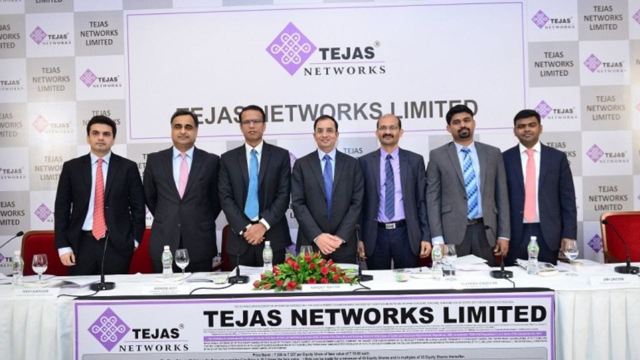 ટાટા ગ્રુપની કંપની, તેજસ નેટવર્ક્સના શેર છેલ્લા પાંચ વર્ષમાં 140% થી વધુ વધ્યા છે. 12 માર્ચ, 2021 ના રોજ તેજસ નેટવર્ક્સના શેર ₹193.85 પર હતા. 10 માર્ચ, 2026ના રોજ કંપનીના શેર ₹467.50 પર પહોંચી ગયા. છેલ્લા ચાર વર્ષમાં, કંપનીના શેર 17% વધ્યા છે. મંગળવાર, 10 માર્ચ, 2026 ના રોજ તેજસ નેટવર્ક્સનું માર્કેટ કેપ 8200 કરોડ રૂપિયાને વટાવી ગયું.  (ફોટો ક્રેડિટ-સોશિયલ મીડિયા)