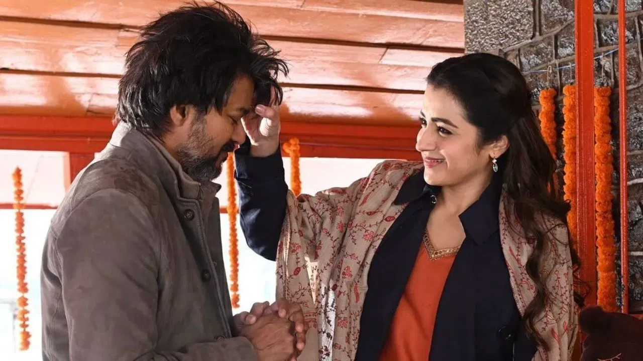 હવે, તેણીનું અંગત જીવન ફરી એકવાર સમાચારમાં છે, કારણ કે તાજેતરમાં થલાપતિ વિજય સાથેની તેની નિકટતાના અહેવાલો સામે આવ્યા છે. વિજયની પત્ની સંગીતાએ અભિનેતાથી છૂટાછેડા માટે અરજી કરી ત્યારે આ વાત વધુ વધી ગઈ. (ફોટો ક્રેડિટ- ઈન્સ્ટાગ્રામ)