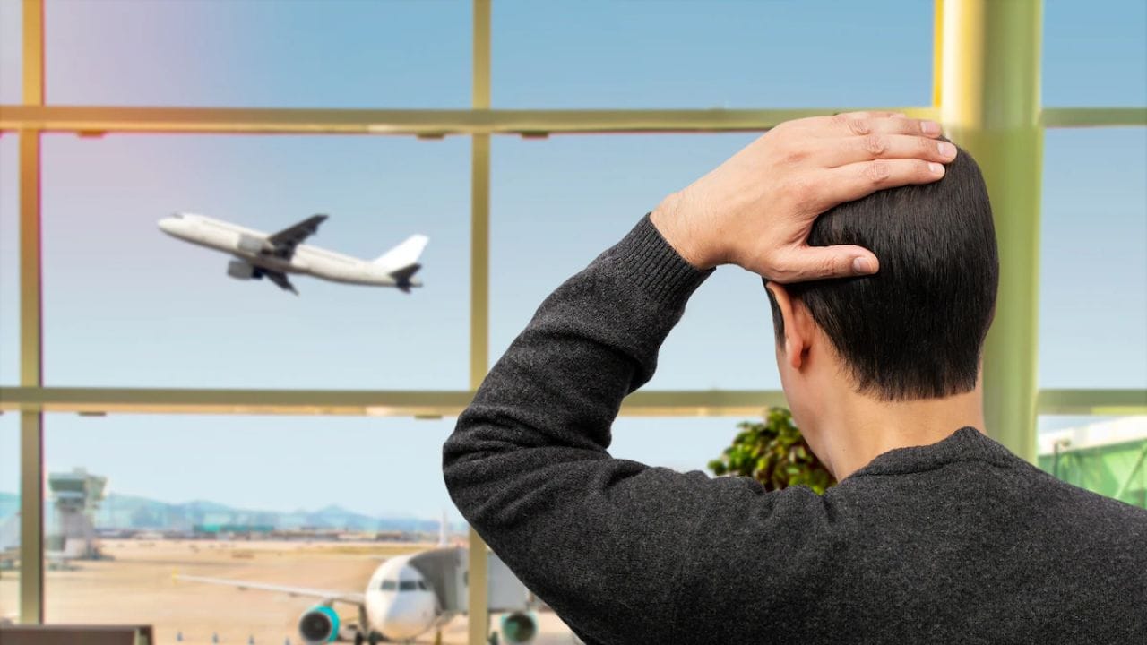  જ્યારે યુદ્ધ અથવા લશ્કરી સંઘર્ષની વાત આવે છે, ત્યારે વીમા કંપનીઓના નિયમો વધુ કડક બને છે. PolicyX.com ના સ્થાપક અને CEO નવલ ગોયલના મતે, પ્રવાસીઓએ સમજવું જોઈએ કે મોટાભાગની પોલિસીઓ સરકાર દ્વારા યુદ્ધની સત્તાવાર ઘોષણાથી પરિણમેલા દાવાઓને બાકાત રાખે છે. સક્રિય યુદ્ધની સ્થિતિમાં, "યુદ્ધ બાકાત કલમ" સામાન્ય રીતે લાગુ પડે છે, અને કંપની જવાબદારીને આવરી લેશે નહીં. (ફોટો ક્રેડિટ-સોશિયલ મીડિયા)