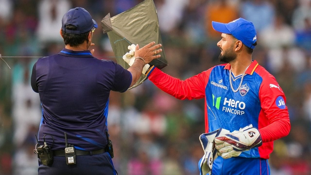 ઈન્ડિયન પ્રીમિયર લીગ હોય કે પછી અન્ય કોઈ મેચ હોય. તમે જોયું હશે કે, અનેક અમ્યાયર હોય છે. કેટલાક અમ્પાયર ફીલ્ડ પર હોય છે. તો કેટલાક અમ્પાયર મેદાનની બહાર રોલ નિભાવતા હોય છે.કેટલાક નિર્ણય મેદાનની બહાર બેસેલા અમ્પાયર લેતા હોય છે.તેને મળનાર પગારમાં ખુબ તફાવત હોય છે.