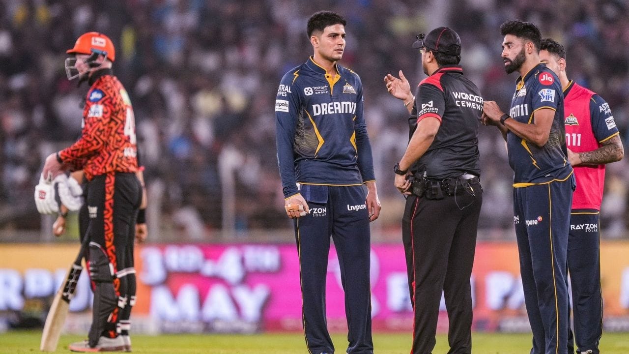 હવે તમે વિચારી રહ્યા હશો કે, આ એલીટ પેનલ શું હોય છે. તો તમને જણાવી દઈએ કે, આઈસીસી દ્વારા નક્કી કરવામાં આવે છે. જે એક ખેલાડી પહેલા ડોમેસ્ટિક ક્રિકેટ રમે છે. જો તે સારું રમે તો ઈન્ટરનેશનલ મેચમાં રમવાની તક મળે છે. આવું જ કાંઈ અમ્પાયરો સાથે થાય છે.