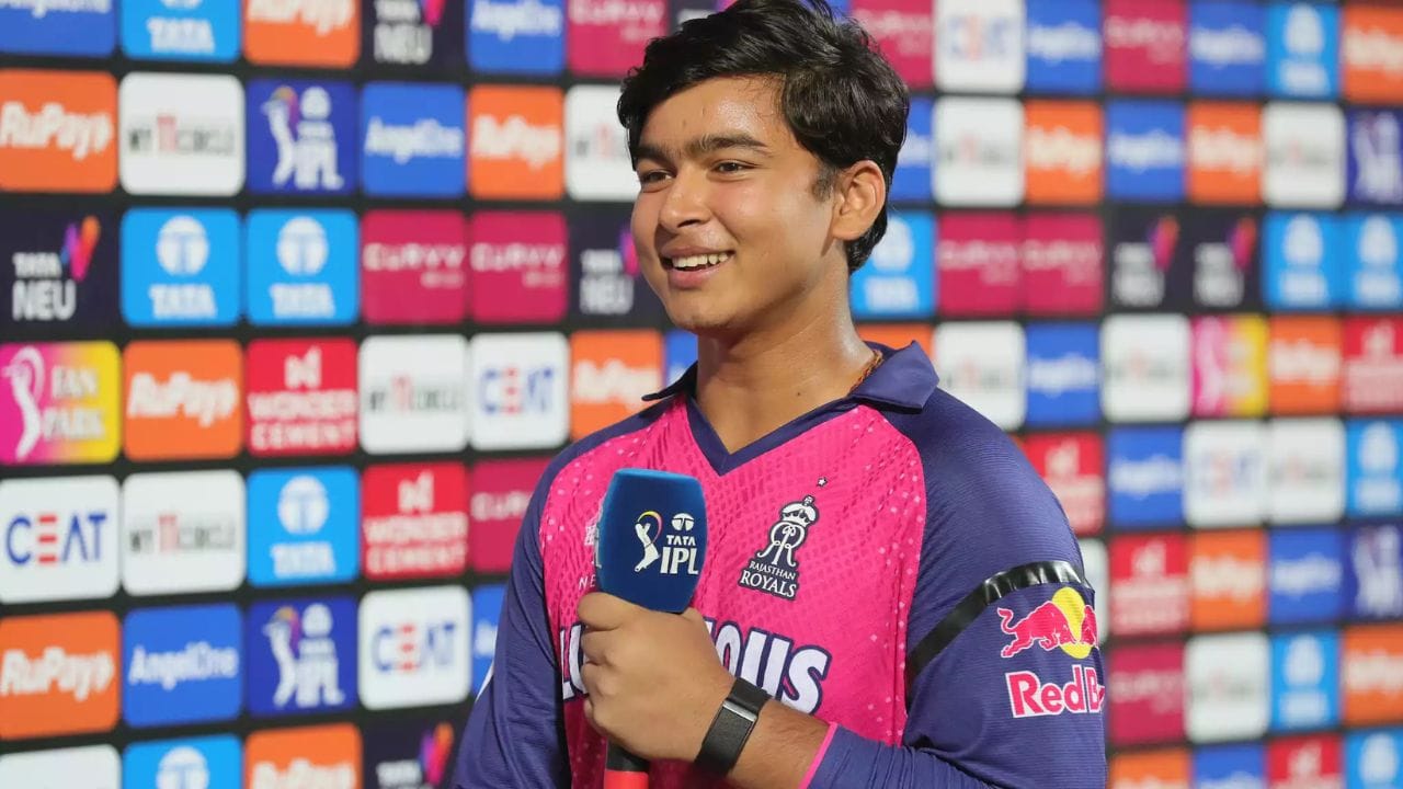 Royal Cricket Academy- પ્રહલાદનગર (West Ahmedabad): પ્રહલાદનગર પશ્ચિમ અમદાવાદનો પ્રીમિયમ વિસ્તાર છે. આ એકેડેમી શહેરના કેન્દ્ર અને પશ્ચિમ વિસ્તારમાં રહેતા વિદ્યાર્થીઓ માટે સરળ છે. અહીં બેઝિકથી એડવાન્સ લેવલ ટ્રેનિંગ અને ટર્ફ પ્રેક્ટિસ સુવિધા મળે છે. પ્રહલાદનગર વિસ્તારમાં આવેલી Royal Cricket Academy માં 3 મહિના માટે ₹2,800, 6 મહિના માટે ₹4,900 અને 1 વર્ષ માટે ₹7,700 જેટલી ફી લેવામાં આવે છે, જે તેને બજેટ-ફ્રેન્ડલી વિકલ્પ બનાવે છે. (Image Credit Source: Social Media)