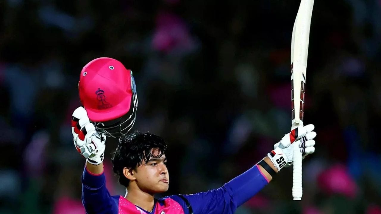 એકેડેમી પસંદ કરતી વખતે ફક્ત ફી પર ધ્યાન આપવું પૂરતું નથી. કોચનો અનુભવ, પ્રેક્ટિસ ગ્રાઉન્ડ, સુવિધાઓ અને મેચ એક્સપોઝર પણ એટલાં જ મહત્વના છે. યોગ્ય માર્ગદર્શન અને સતત મહેનત દ્વારા યુવાનો પોતાનું ક્રિકેટ કરિયર મજબૂત બનાવી શકે છે. (Image Credit Source: Social Media)