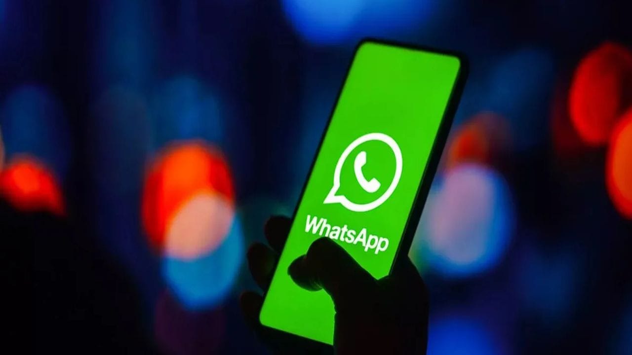 આ WhatsApp સુવિધા હાલમાં ફક્ત Android પ્લેટફોર્મ પર ઉપલબ્ધ છે. આ સુવિધા સાથે, તમારે તે સંપર્ક સાથે ચેટ કરવા માટે એપ્લિકેશન ખોલવાની જરૂર નથી જેની સાથે તમે સૌથી વધુ વાતચીત કરો છો. તમે તે સંપર્કની ચેટ માટે શોર્ટકટ બનાવી શકો છો અને તમારા ફોનની હોમ સ્ક્રીનથી સીધી ચેટ કરી શકો છો. (ફોટો ક્રેડિટ-સોશિયલ મીડિયા)