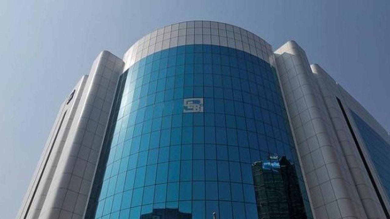 સેબી અનુસાર, Zuari એગ્રો કેમિકલ્સે 2019-20 નાણાકીય વર્ષ માટે તેના નાણાકીય પરિણામોમાં નુકસાન ઓછું દર્શાવ્યું હતું. કંપની પર તેના નાણાકીય નિવેદનોને ખોટી રીતે રજૂ કરવાનો આરોપ છે. આરોપો અનુસાર, કંપનીએ સાચા નાણાકીય વર્ષમાં ₹117.79 કરોડનું રોકાણ નુકસાન નોંધ્યું નથી. એવો આરોપ છે કે આ રકમ FY20 ને બદલે FY19 ના તુલનાત્મક આંકડાઓમાં શામેલ કરવામાં આવી હતી, જેના કારણે તેની વાસ્તવિક નાણાકીય સ્થિતિ અંગે નોંધપાત્ર મૂંઝવણ ઊભી થઈ હતી.  (ફોટો ક્રેડિટ-સોશિયલ મીડિયા)