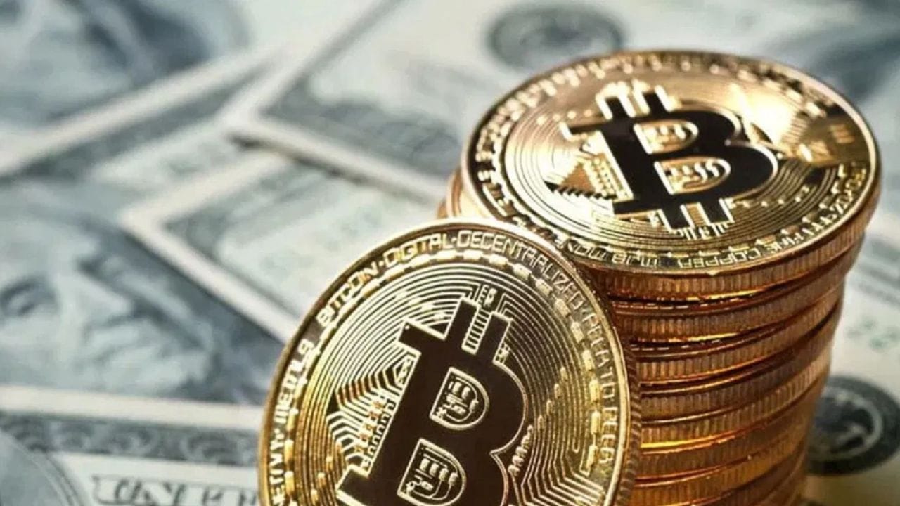 બીજી કરન્સીમાં પણ જબરદસ્ત ઉછાળો: Bitcoin: 10% થી વધુ વધારા સાથે $75,254 પર પહોંચ્યું. Ethereum: 15% થી વધુનો મોટો ઉછાળો. Solana & XRP: અનુક્રમે 10% અને 6% ની મજબૂત તેજી.