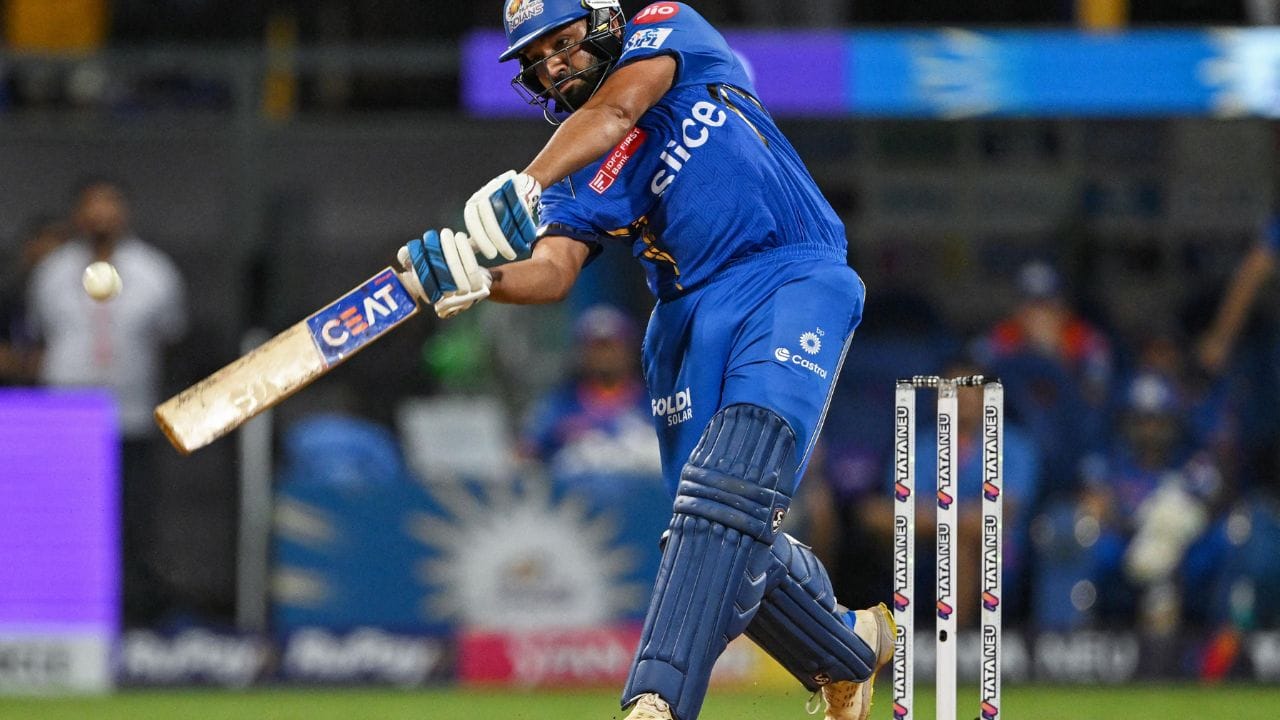 કોહલી અને રોહિત પછી,ત્રીજા નંબર પર આ યાદીમાં MSD છે. ધોનીએ ચેન્નાઈ સુપર કિંગ્સ (CSK) વતી રમતી વખતે 4,865 રન બનાવ્યા છે.