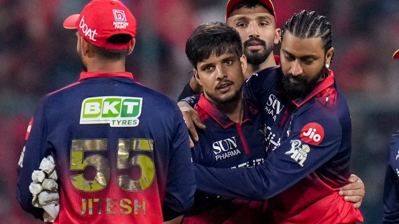 રસિખે કરિયરની શરુઆત મુંબઈ ઈન્ડિયન્સ સાથએ કરી હતી. માત્ર 1 મેચ રમવાની તક મળી હતી. ત્યારબાદ રિલીઝ કરવામાં આવ્યો હતો. કોલકાતા નાઈટ રાઈડર્સે તેને તક આપી પરંતુ 2 મેચ રમ્યા બાદ તેને ટીમમાંથી બહાર કરવામાં આવ્યો હતો. 