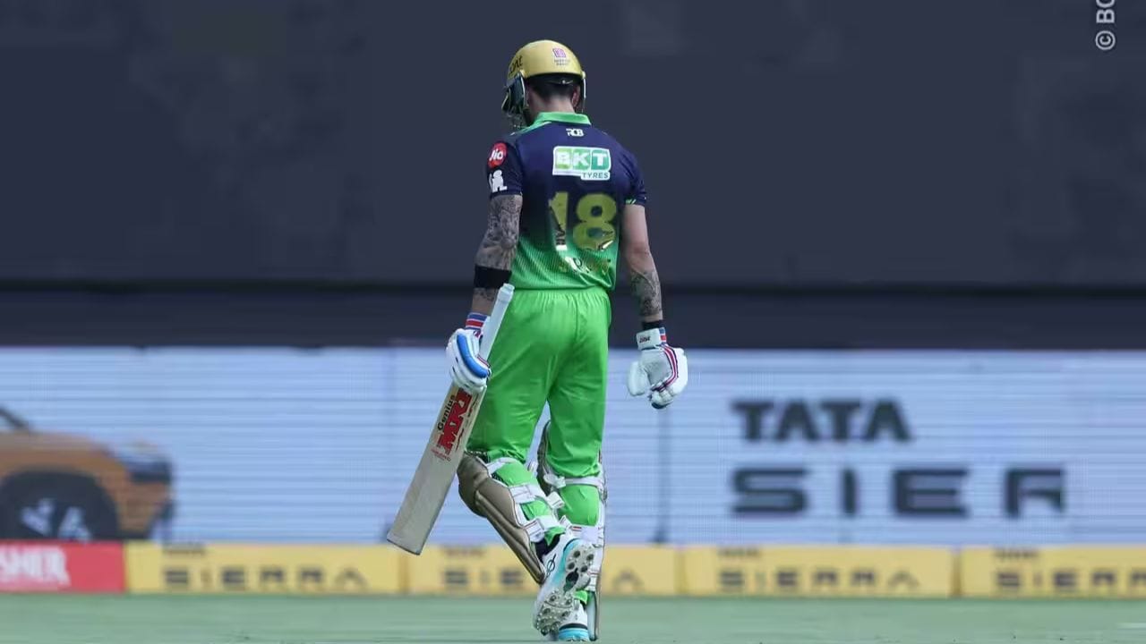 પરંતુ સોલ્ટ આઉટ થયા પછી આખી ઇનિંગ્સ ધીમે ધીમે ખસતી ગઈ. મધ્યક્રમમાં Rajat Patidar, Devdutt Padikkal અને Tim David કોઈ ખાસ અસર કરી શક્યા નહોતા. ટીમને સૌથી મોટું નુકસાન તે 24 બોલમાં થયું, જેમાં ફક્ત 15 રન જ ઉમેરાયા.આ 24 બોલ ખાસ કરીને ફિનિશર્સ માટે નિર્ણાયક સાબિત થયા. Jitesh Sharmaએ 20 બોલમાં ફક્ત 14 રન બનાવ્યા, જ્યારે Romario Shepherd 4 બોલમાં માત્ર 1 રન બનાવી શક્યો. અંતિમ ઓવરોમાં જ્યાં મોટી હિટિંગની જરૂર હતી, ત્યાં રનનો પ્રવાહ લગભગ અટકી ગયો.